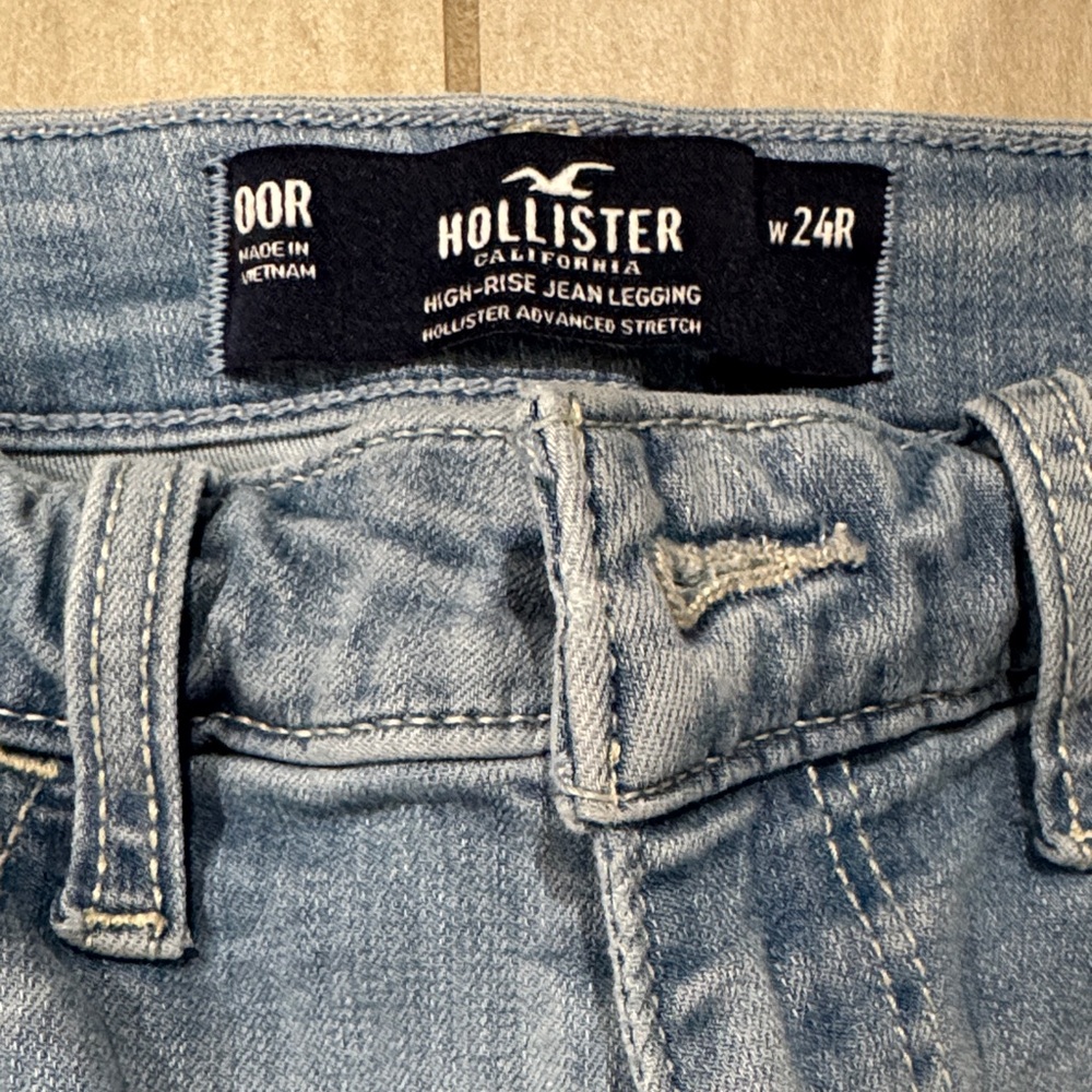 Hollister Light Blue Skinny Jeans - Picture 2 of 4